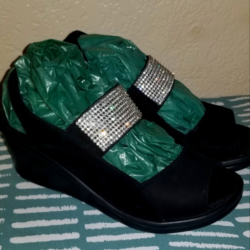Sketchers size 10 Black Suede Wedge With Bling
